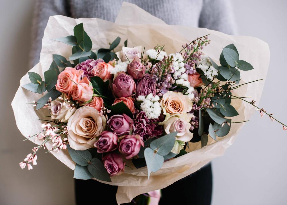 bouquet de fleurs roses et blanches